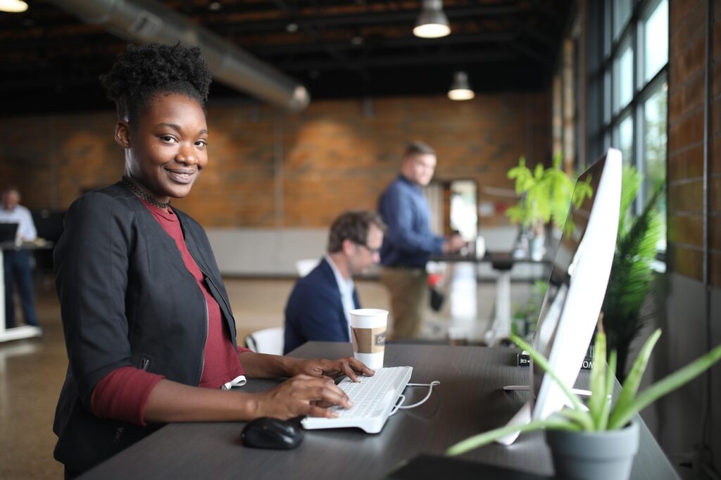 What Are the Benefits of Using a Standing Desk? 3 g31e55aeb871dfe92c6a32969834cdb9e4f8574448e67f7b167748005a88421f946be01ee7380f05f7cb4af9a98589042a41395c120144204eca4b0deeb301335 1280 6952955