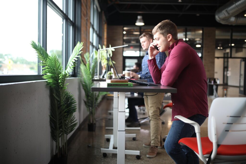 What Are the Benefits of Using a Standing Desk? 4 pneumatic desk, office desk, office workspace, the standing desk, standing desk, standing desk, standing desk, standing desk, standing desk, standing desk