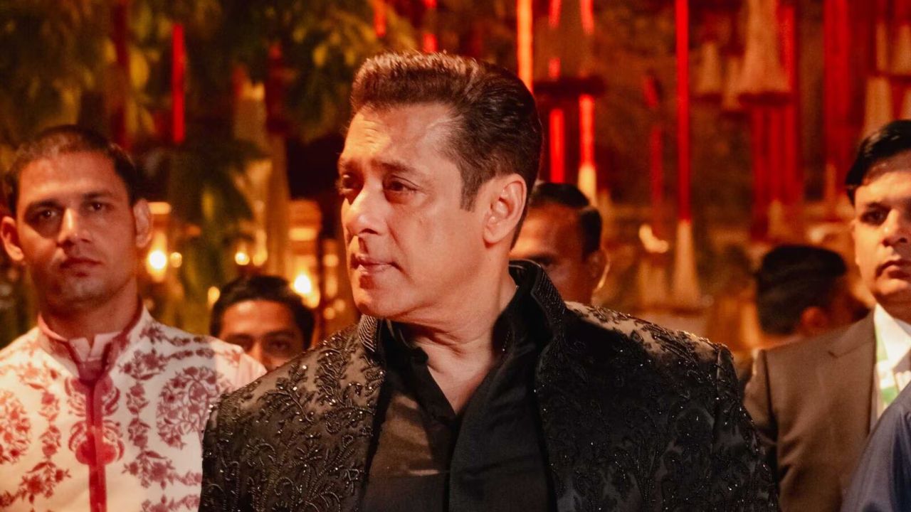 salman khan a superstar with a golden heart announced title of his 2025 eid release sikandar and congratulated films in theater this eid