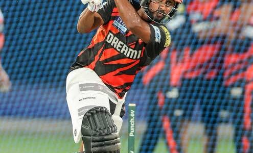 Kamindu Mendis Leaves IPL 2025 Fans in Awe with His Double-Armed Bowling Against KKR